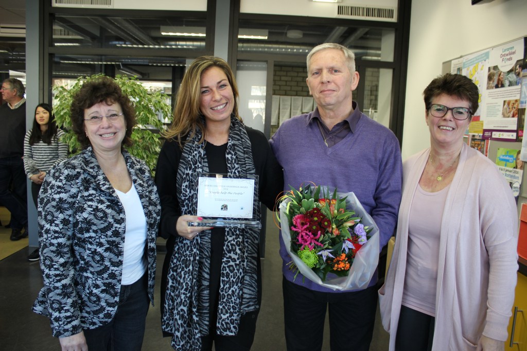 Els Hendrikse van SVO, Juf Neomi en Gerard en Ingrid van Beelen. (foto: Martijn Mastenbroek)