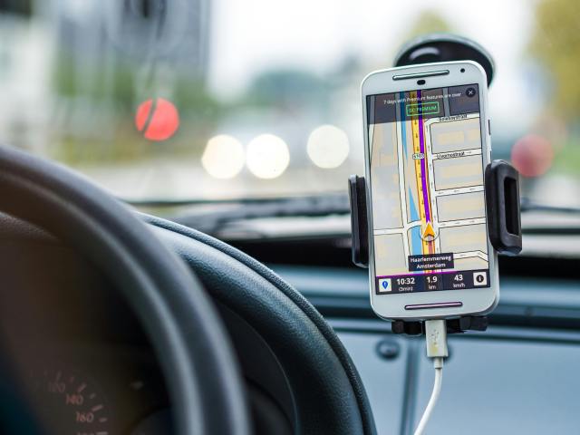 Slim sturen of schijnveiligheid: de impact van verkeersapps op jongeren