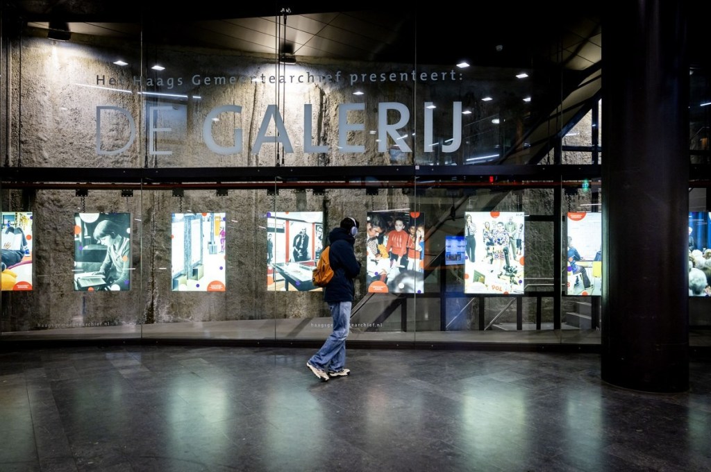Bieb Bieb Hoera! 120 jaar Bibliotheek Den Haag gevierd met beeldverhaal in Haagse&nbsp;tramtunnel