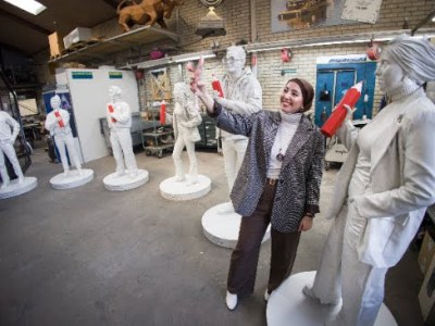 VIDEO: Levensgrote standbeelden voor stemmers gemeenteraadsverkiezingen