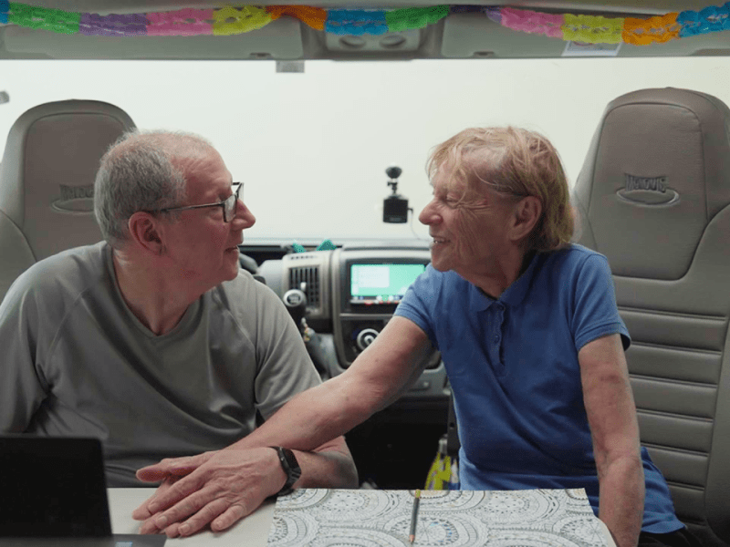 NPO Doc: Ons campertje – Ontroerend liefdesverhaal over Alzheimer, zorg en reizen door&nbsp;Europa