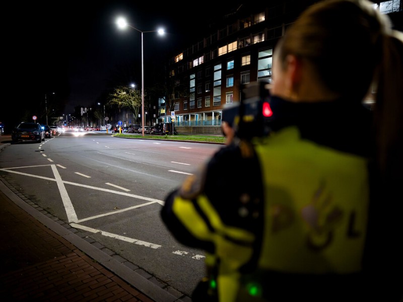 Succesvolle handhavingsactie in Escamp: 2 miljoen belastingschuld en sportauto met ‘kilometerblokker’