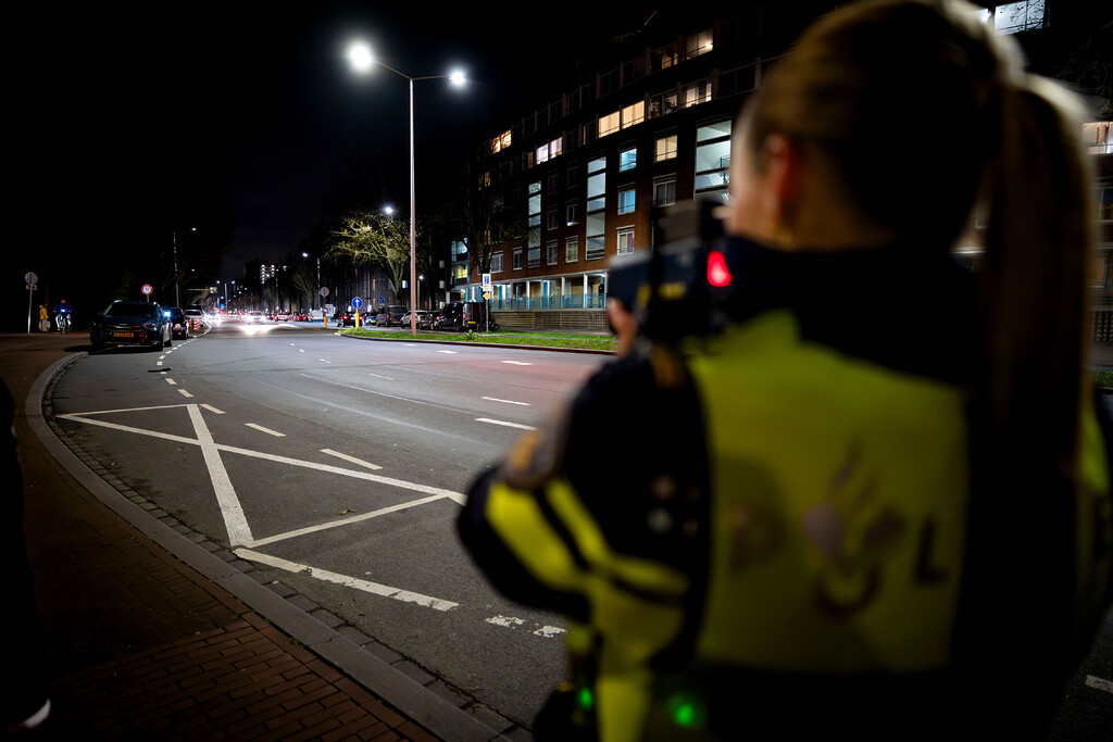 Succesvolle handhavingsactie in Escamp: 2 miljoen belastingschuld en sportauto met ‘kilometerblokker’