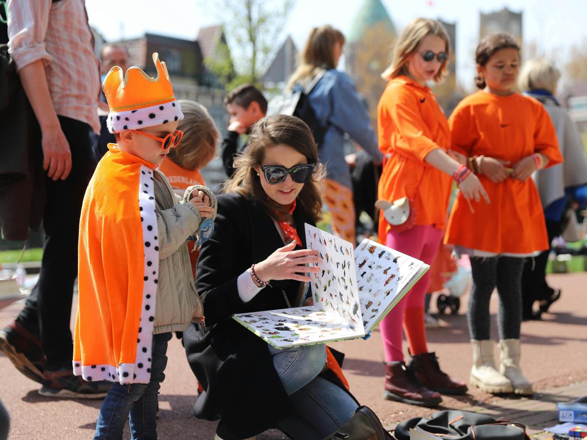 Koningsdag 2026: Nederland kleurt oranje tijdens grootste volksfeest van het jaar&nbsp;🎉
