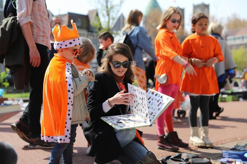 Koningsdag 2026: Nederland kleurt oranje tijdens grootste volksfeest van het jaar&nbsp;🎉