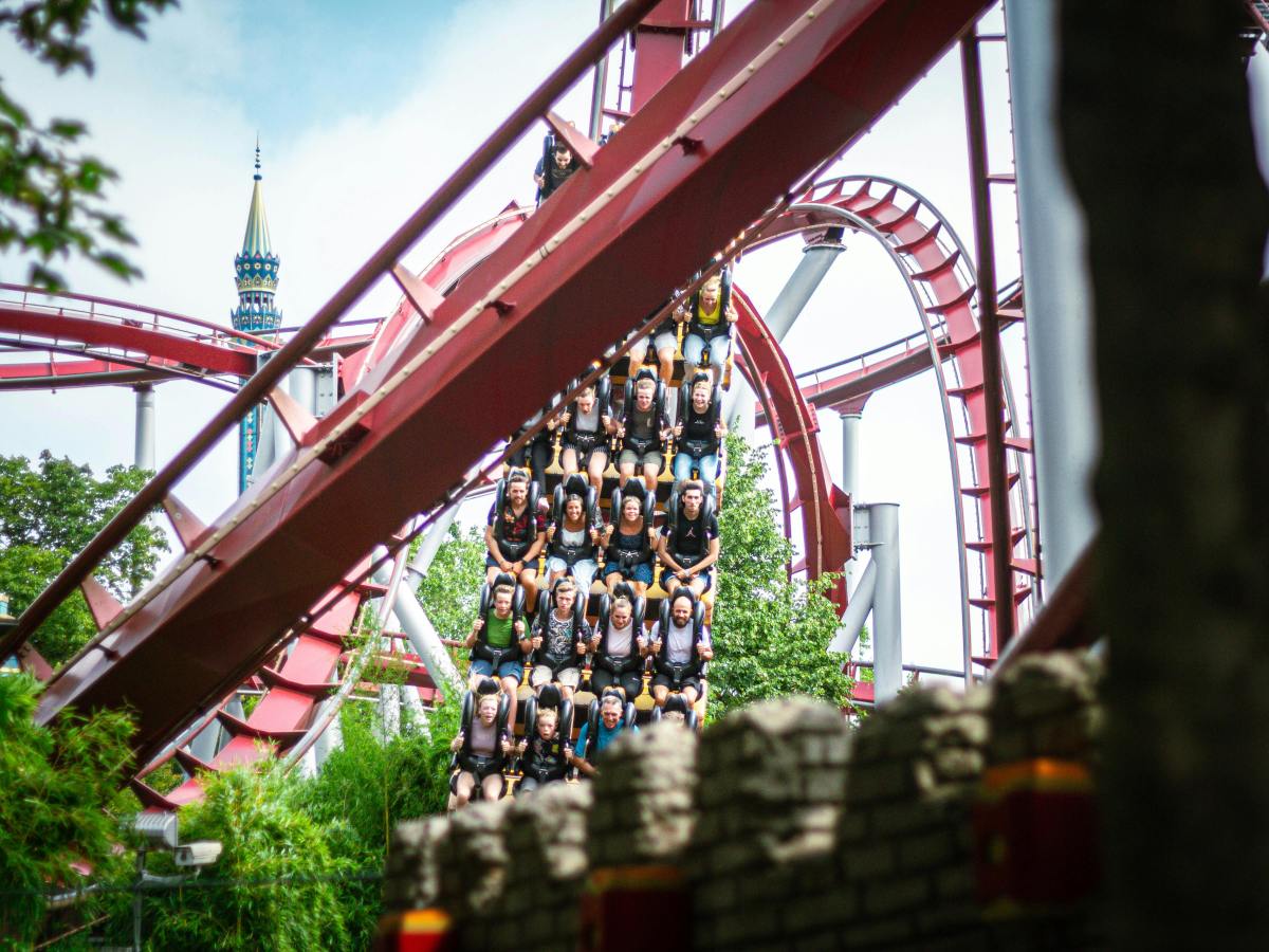 Nederlanders bezoeken vaker pretparken, dierentuinen blijven&nbsp;achter