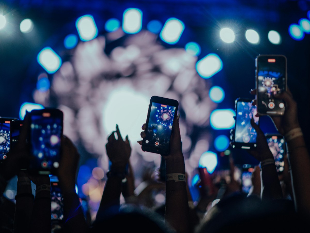 Opkomst telefoonvrije festivals: ‘Jongeren hebben behoefte aan rust in hun&nbsp;hoofd’