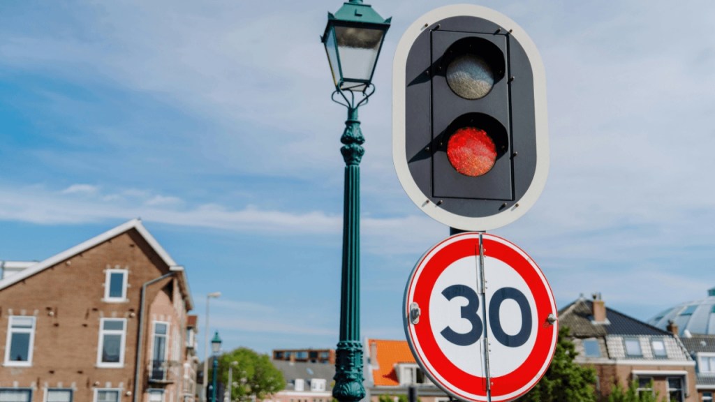 Ruim 7,6 miljoen verkeersboetes in 2025, goed voor ruim 900 miljoen&nbsp;euro